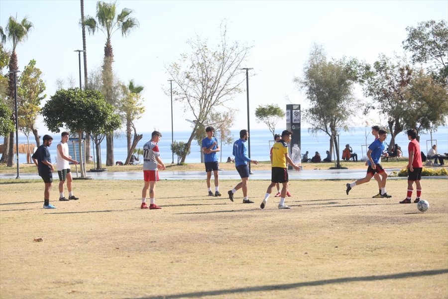 Antalya, Muğla, Isparta Ve Burdur'da 20 Yaş Ve Altı Çocuklarla Gençler Sokağa Çıktı