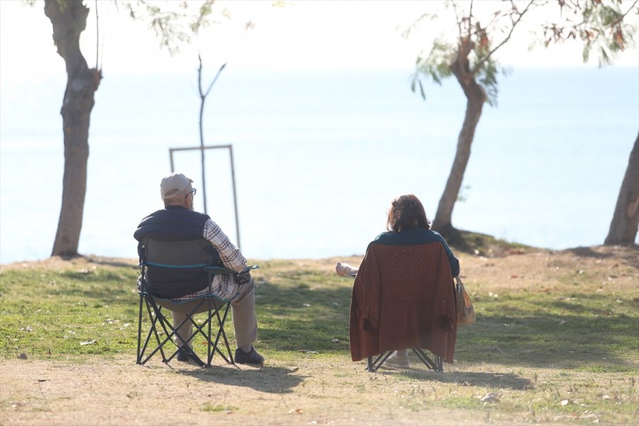 Antalya, Muğla, Isparta Ve Burdur'da 65 Yaş Ve Üstü Vatandaşlar Sokağa Çıktı