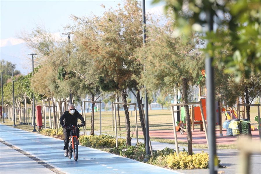 Antalya, Muğla, Isparta Ve Burdur'da 65 Yaş Ve Üstü Vatandaşlar Sokağa Çıktı