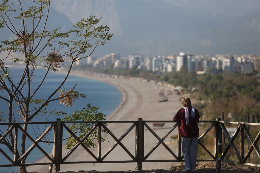 Antalya, Muğla, Isparta Ve Burdur'da 65 Yaş Ve Üstü Vatandaşlar Sokağa Çıktı
