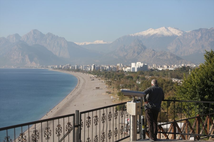 Antalya, Muğla, Isparta Ve Burdur'da 65 Yaş Ve Üstü Vatandaşlar Sokağa Çıktı