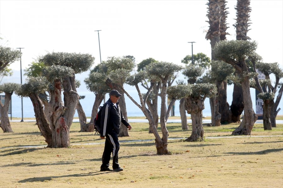 Antalya, Muğla, Isparta Ve Burdur'da 65 Yaş Ve Üstü Vatandaşlar Sokağa Çıktı
