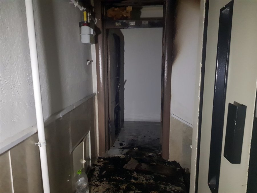 Konya'da Boşanmak İsteyen Eşine Sinirlenen Adam Evini Yakmaya Çalıştı