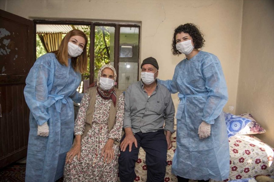 Mersin'de Yatalak Adam Fizik Tedaviyle Yeniden Yürümenin Sevincini Yaşıyor