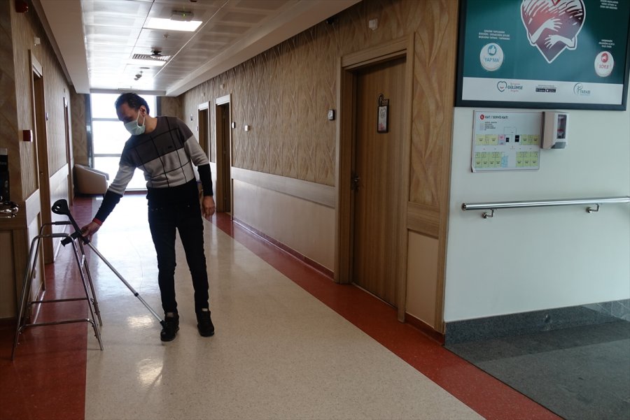 31 Yıldır Hasret Kaldığı Ayakkabılarına Kavuşmanın Mutluluğunu Yaşıyor