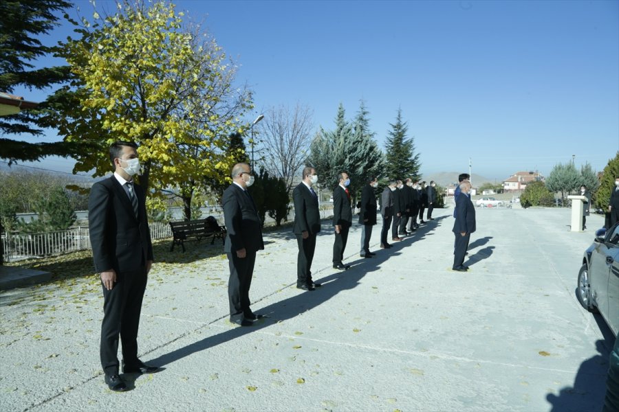 Halkapınar'da Öğretmenler Günü Buruk Kutlandı