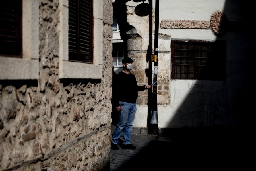 Elektronik Kelepçe Şiddet Mağduru Kadını Hayata Bağlıyor