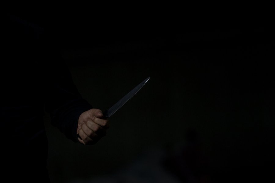 Elektronik Kelepçe Şiddet Mağduru Kadını Hayata Bağlıyor