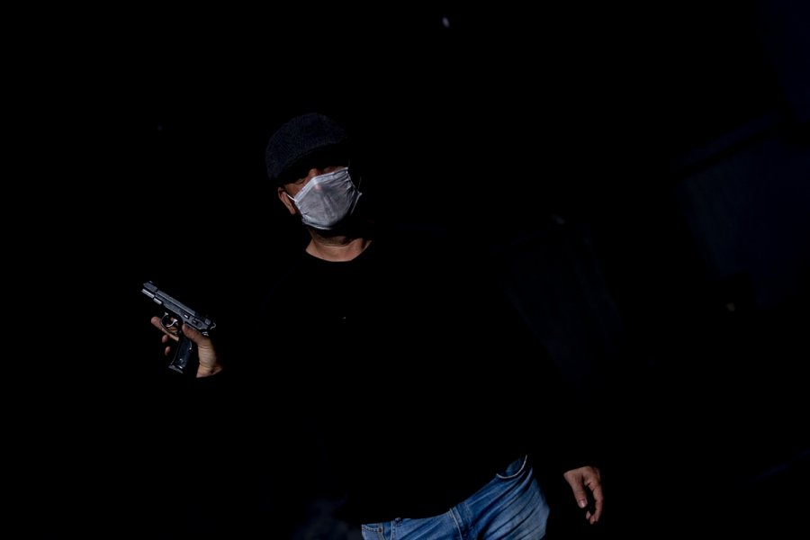 Elektronik Kelepçe Şiddet Mağduru Kadını Hayata Bağlıyor