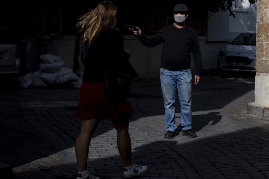 Elektronik Kelepçe Şiddet Mağduru Kadını Hayata Bağlıyor