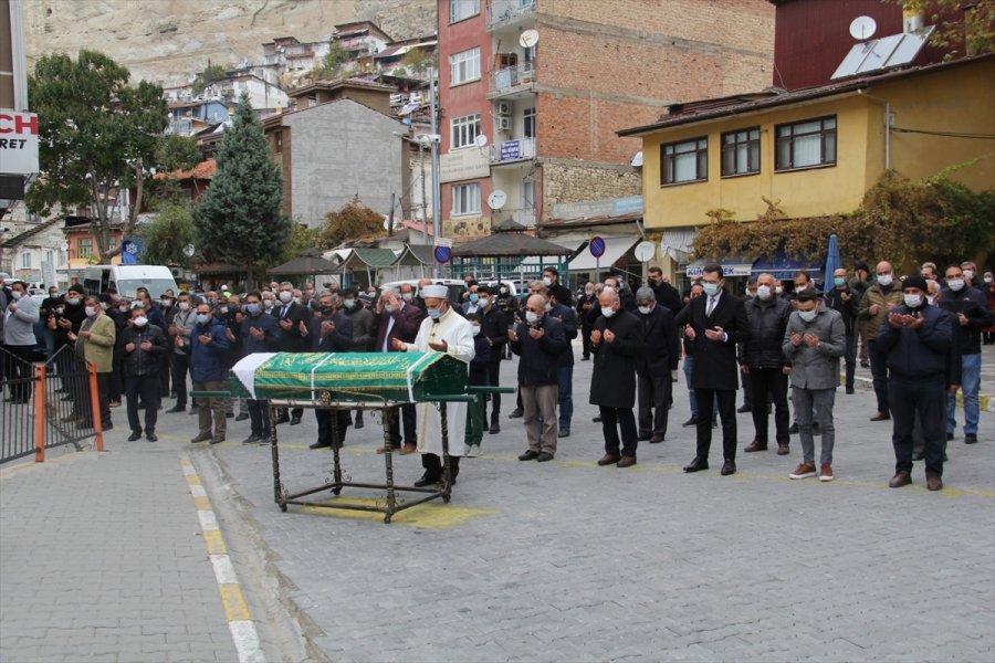 Hazine Ve Maliye Bakanı Elvan'ın Teyzesinin Cenazesi Memleketi Karaman'da Defnedildi