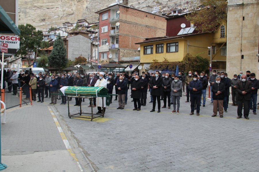 Hazine Ve Maliye Bakanı Elvan'ın Teyzesinin Cenazesi Memleketi Karaman'da Defnedildi