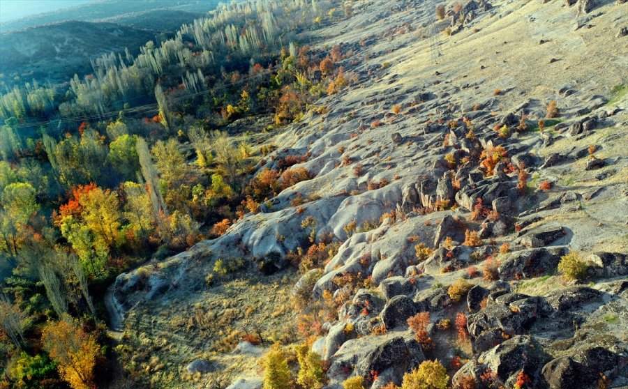 Kapadokya'yı Andıran 2 Bin Yıllık Antik Kentte Sonbahar Güzelliği