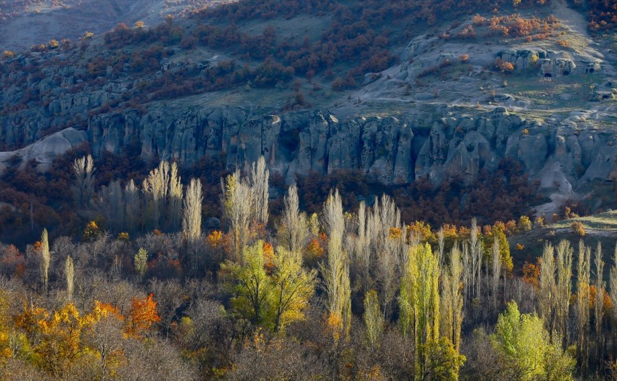 Kapadokya'yı Andıran 2 Bin Yıllık Antik Kentte Sonbahar Güzelliği