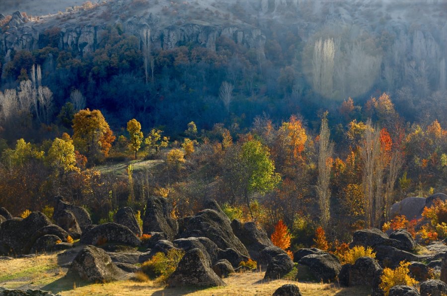 Kapadokya'yı Andıran 2 Bin Yıllık Antik Kentte Sonbahar Güzelliği
