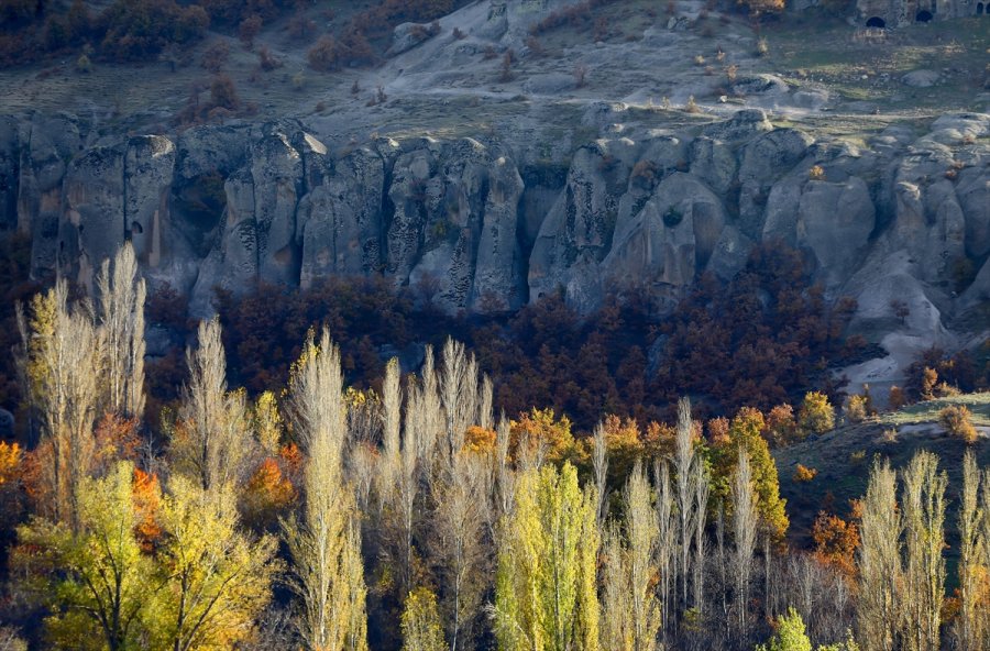 Kapadokya'yı Andıran 2 Bin Yıllık Antik Kentte Sonbahar Güzelliği