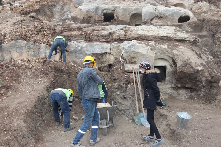 Karaman'daki Kazılarda Roma Dönemine Ait Sarnıç Ve Kale Surları Ortaya Çıkarıldı