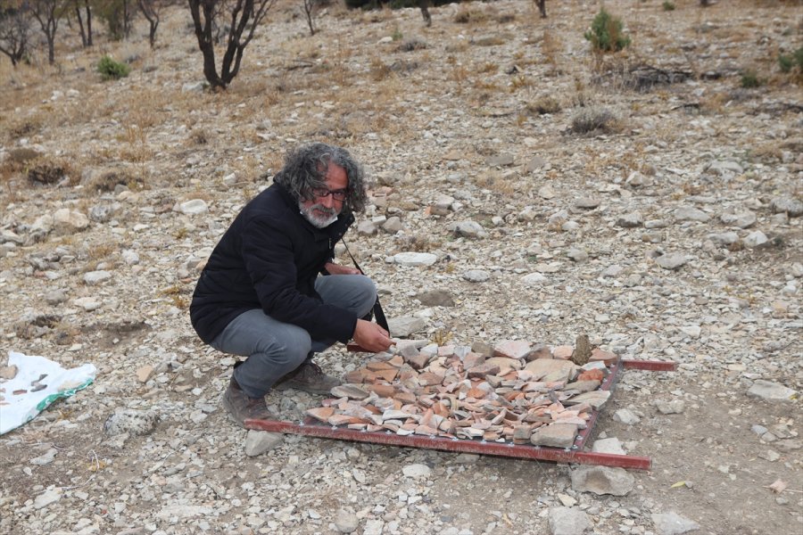 Karaman'daki Kazılarda Roma Dönemine Ait Sarnıç Ve Kale Surları Ortaya Çıkarıldı