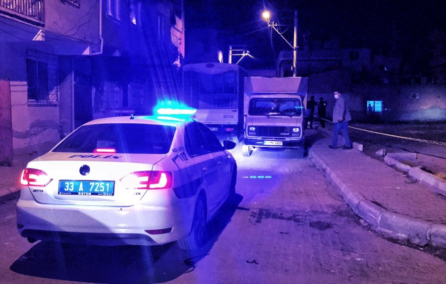 Mersin'de Boş Arsada Patlama