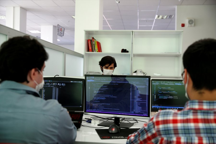 Üniversiteli 3 Arkadaş Dijital Oyun Eklentilerini Dünyaya Satıyor