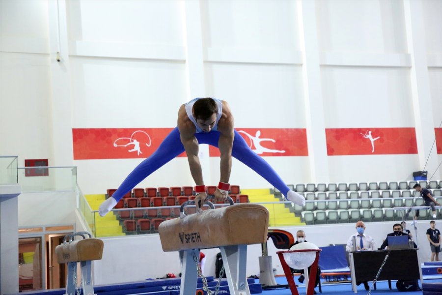 Artistik Cimnastik Milli Takımı Mersin'de Kampa Girdi