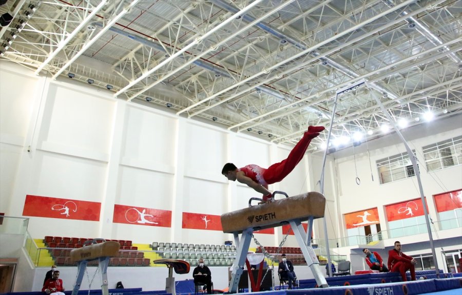 Artistik Cimnastik Milli Takımı Mersin'de Kampa Girdi