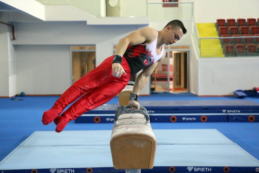 Artistik Cimnastik Milli Takımı Mersin'de Kampa Girdi