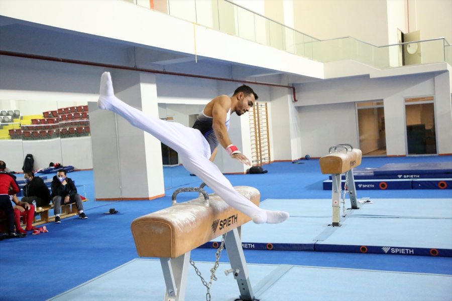 Artistik Cimnastik Milli Takımı Mersin'de Kampa Girdi