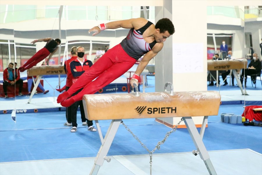 Artistik Cimnastik Milli Takımı Mersin'de Kampa Girdi