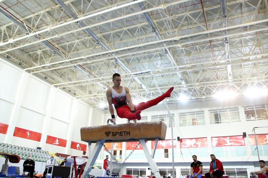 Artistik Cimnastik Milli Takımı Mersin'de Kampa Girdi