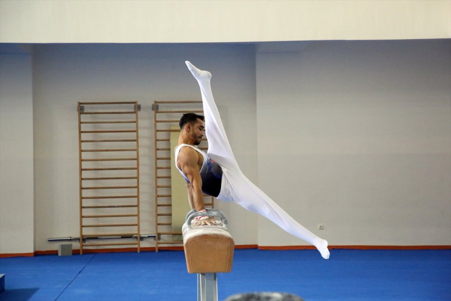 Artistik Cimnastik Milli Takımı Mersin'de Kampa Girdi