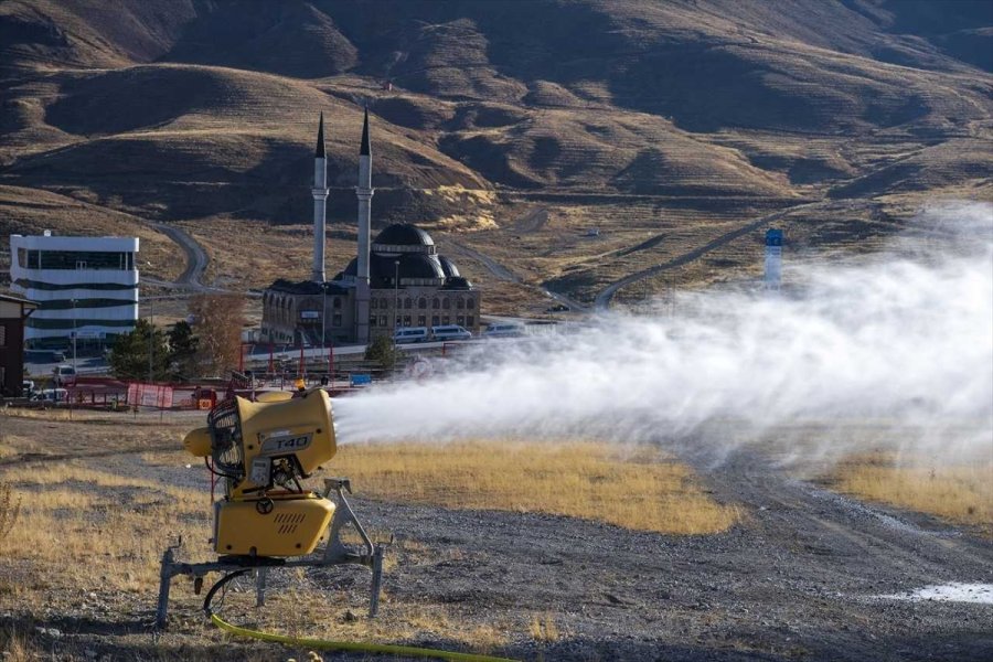 Erciyes'te Yapay Karlama Çalışmaları Başladı