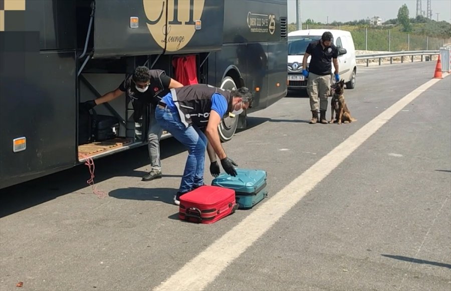 Mersin'de Meyve Suyu Paketine Sentetik Uyuşturucu Gizleyen Zanlı Tutuklandı