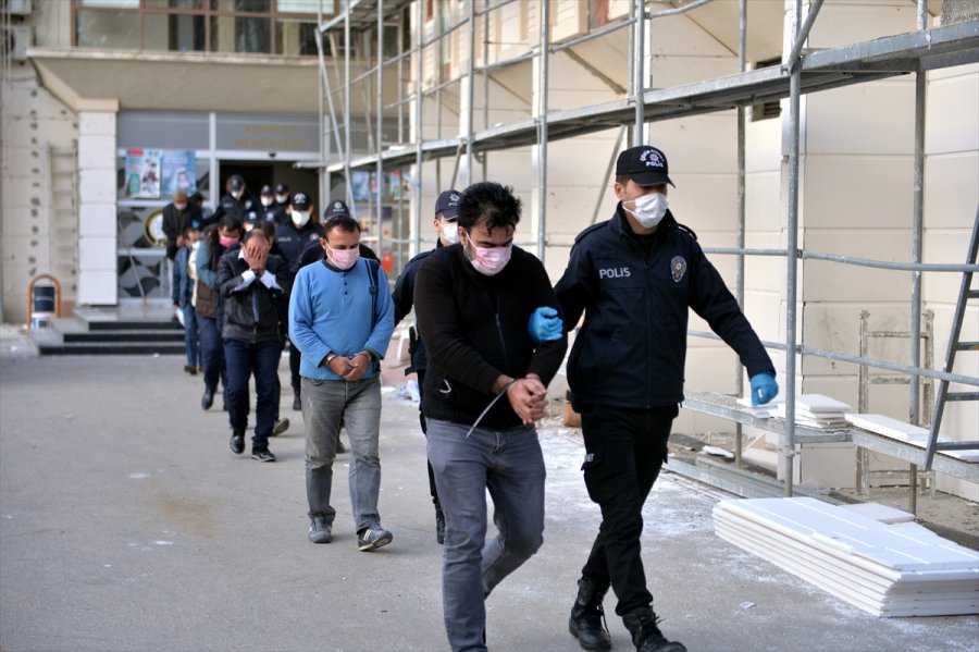 Mersin'de Fuhuş Operasyonu: 24 Gözaltı