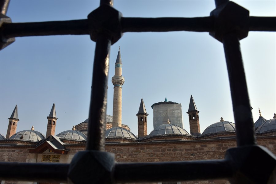 Mevlana Müzesi'nin Turkuaz Kubbesi 