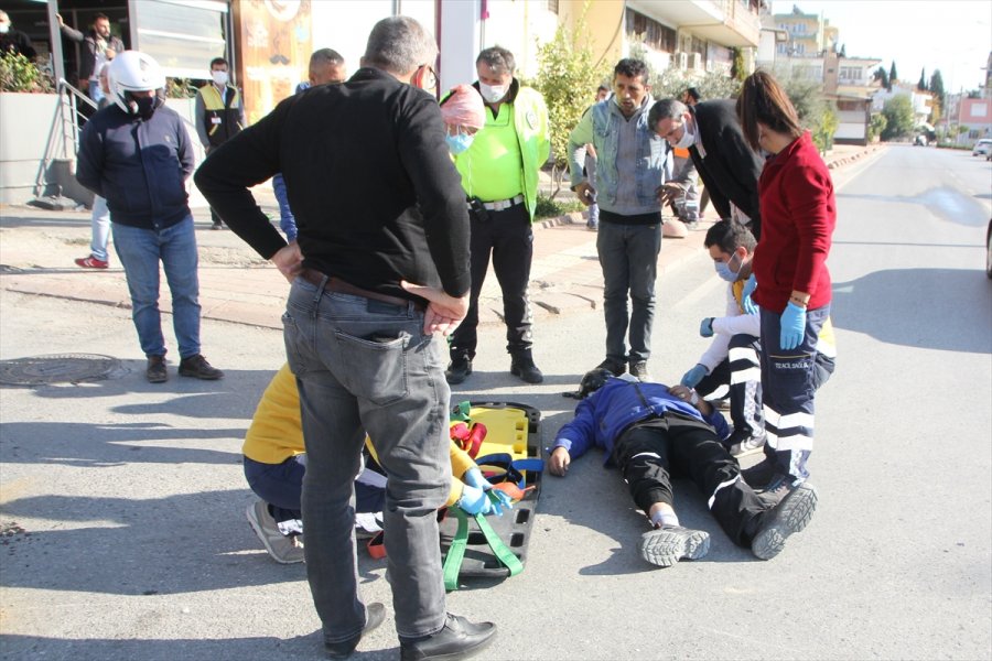 Antalya'da Motosiklet İle Otomobil Çarpıştı: 1 Yaralı