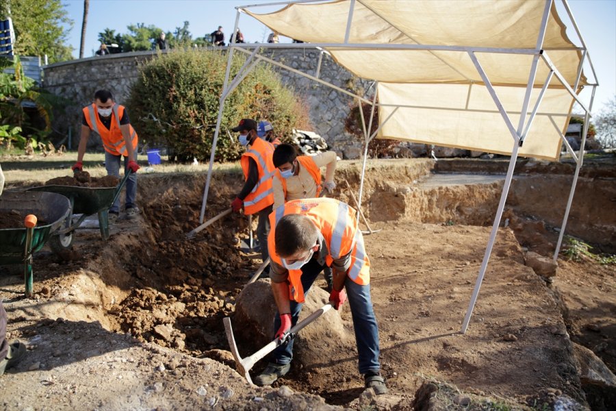 Antalya'da Arkeolojik Kazıda Buz Fabrikası Kalıntıları Ortaya Çıkarıldı
