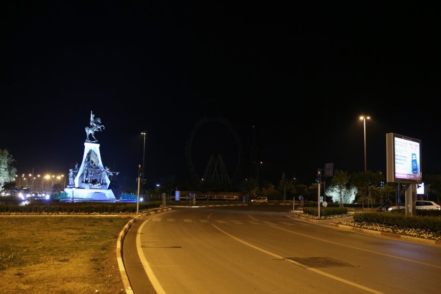 Antalya, Muğla, Isparta Ve Burdur'da Sokağa Çıkma Kısıtlamasına Uyuldu