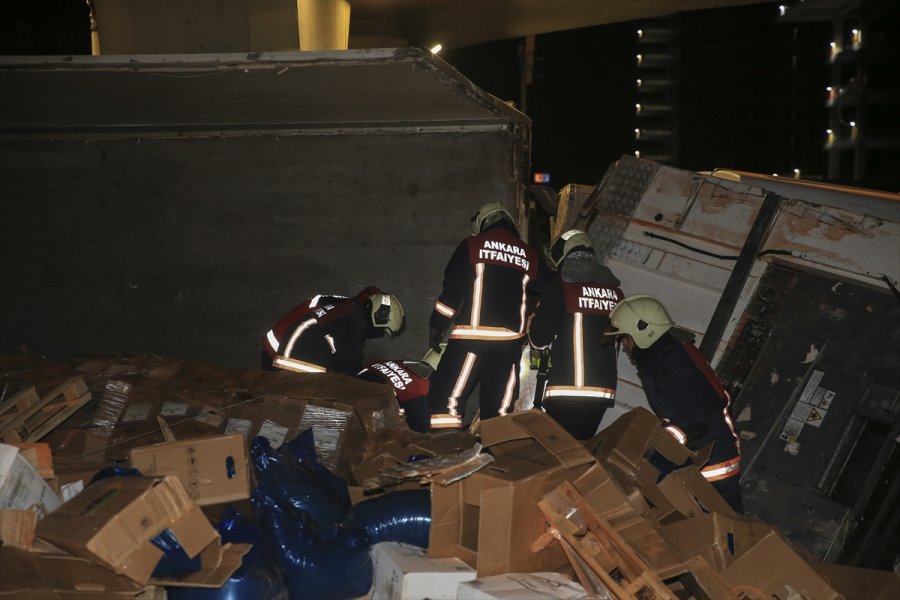 Başkentte Devrilen Tırın Sürücüsü Hayatını Kaybetti