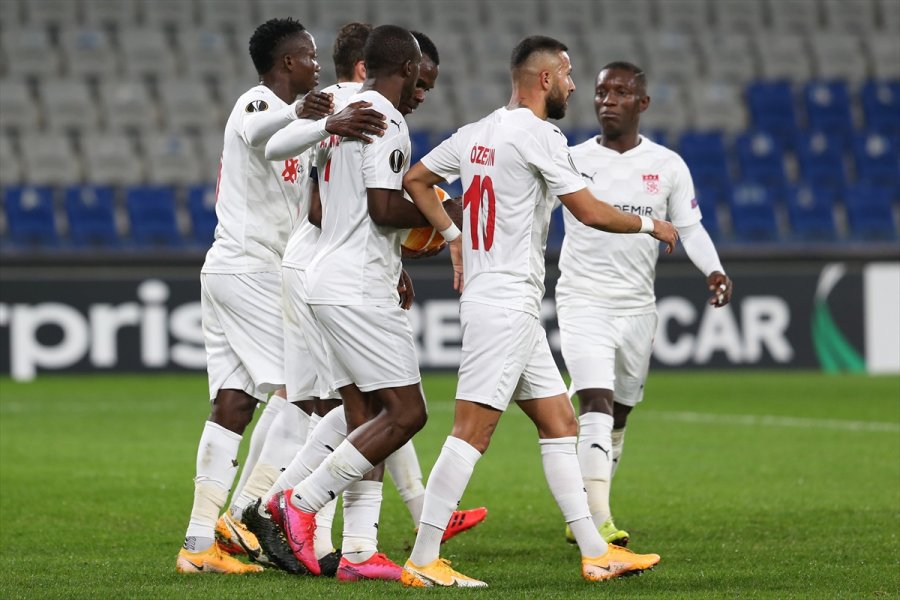 Karabağ: 2 - Demir Grup Sivasspor: 3