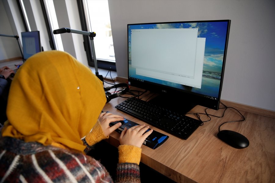 Kayseri'de 7/24 Kütüphanede Engelli Bireylerin Bilgiye Erişimi Kolaylaştı