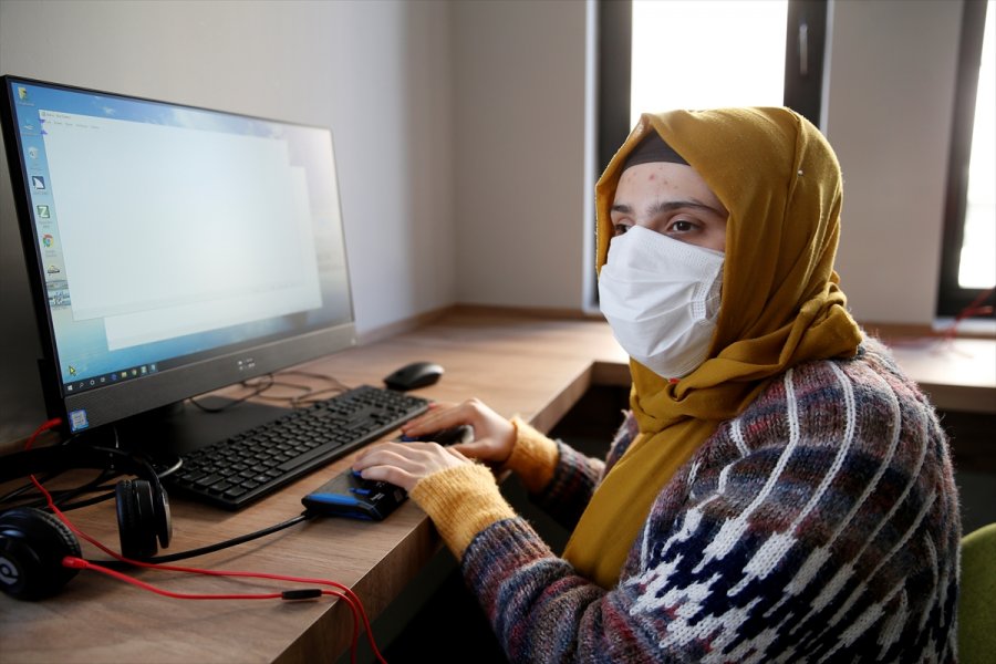 Kayseri'de 7/24 Kütüphanede Engelli Bireylerin Bilgiye Erişimi Kolaylaştı