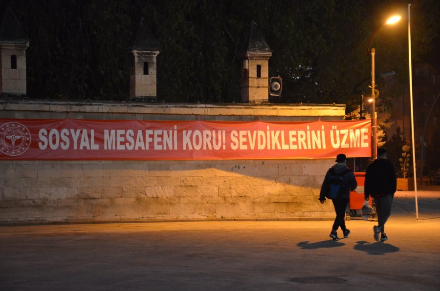 Konya, Aksaray, Karaman Ve Afyonkarahisar'da Vatandaşlar Evlerine Çekildi