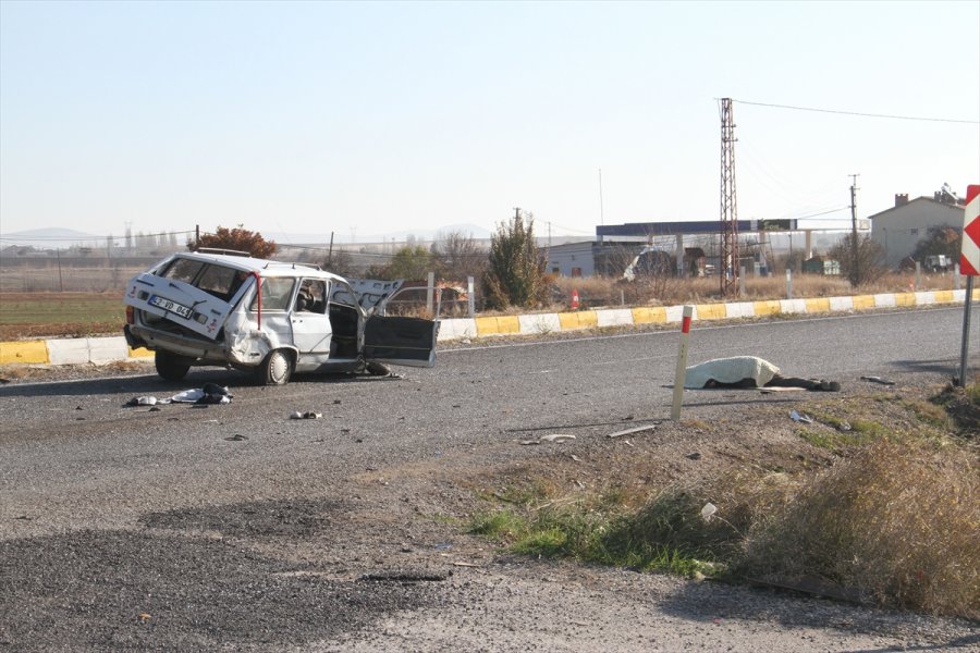 Konya'da Otomobille Minibüs Çarpıştı: 1 Ölü, 3 Yaralı