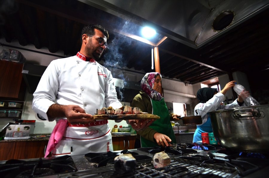 Konyalı Aşçı Neolitik Dönemin Yemeklerini Bugüne Taşıdı