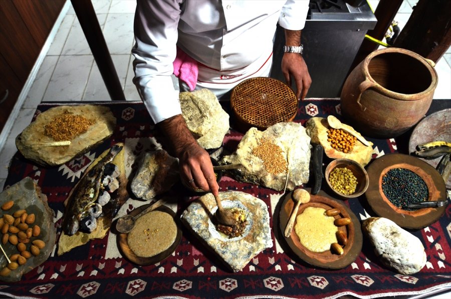 Konyalı Aşçı Neolitik Dönemin Yemeklerini Bugüne Taşıdı