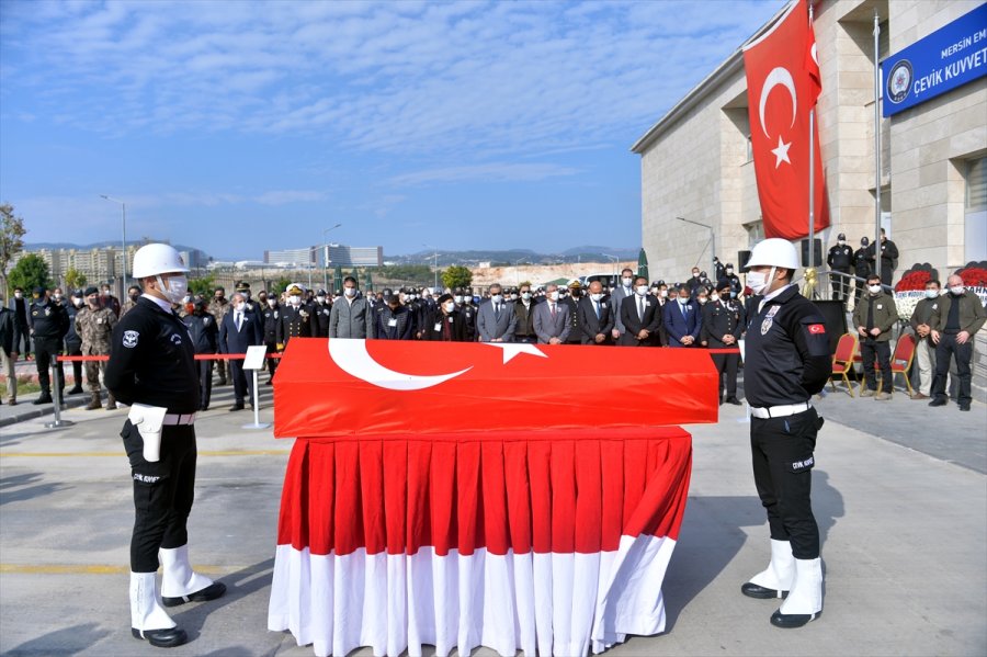 Mersin'de Midibüsün Devrilmesi Sonucu Şehit Olan Polis İçin Tören Düzenlendi