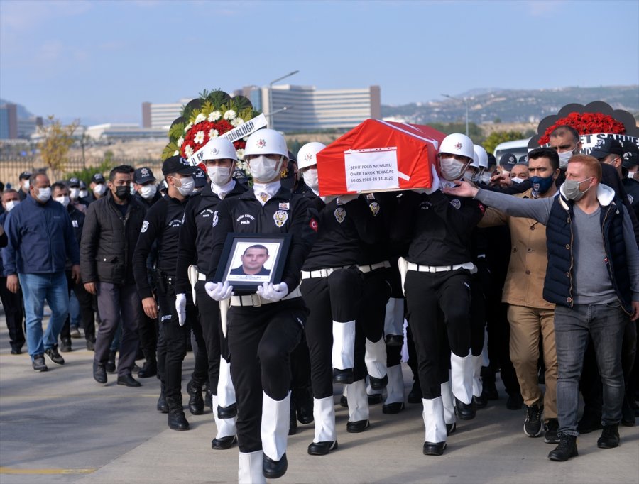Mersin'de Midibüsün Devrilmesi Sonucu Şehit Olan Polis İçin Tören Düzenlendi