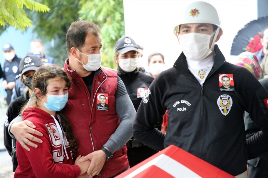 Mersin'de Midibüsün Devrilmesi Sonucu Şehit Olan Polis Son Yolculuğuna Uğurlandı