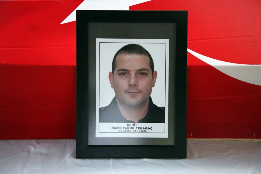 Mersin'de Midibüsün Devrilmesi Sonucu Şehit Olan Polis Son Yolculuğuna Uğurlandı